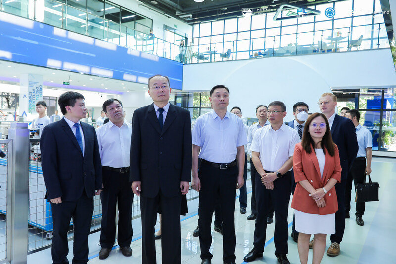 Unable to view the image, Please provide a valid URL.