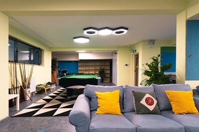 Unable to view the image, Please provide a valid URL.