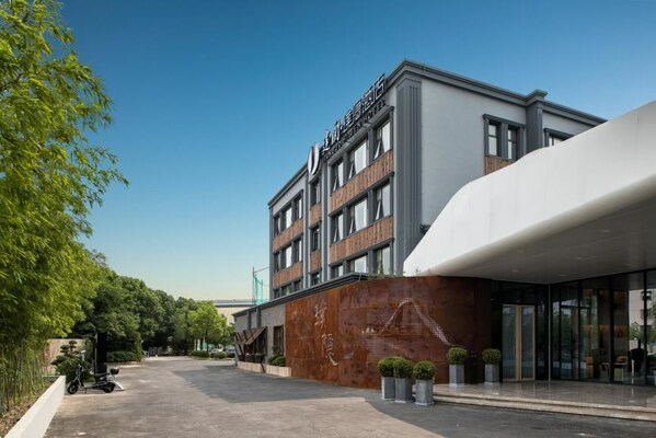 Unable to view the image, Please provide a valid URL.