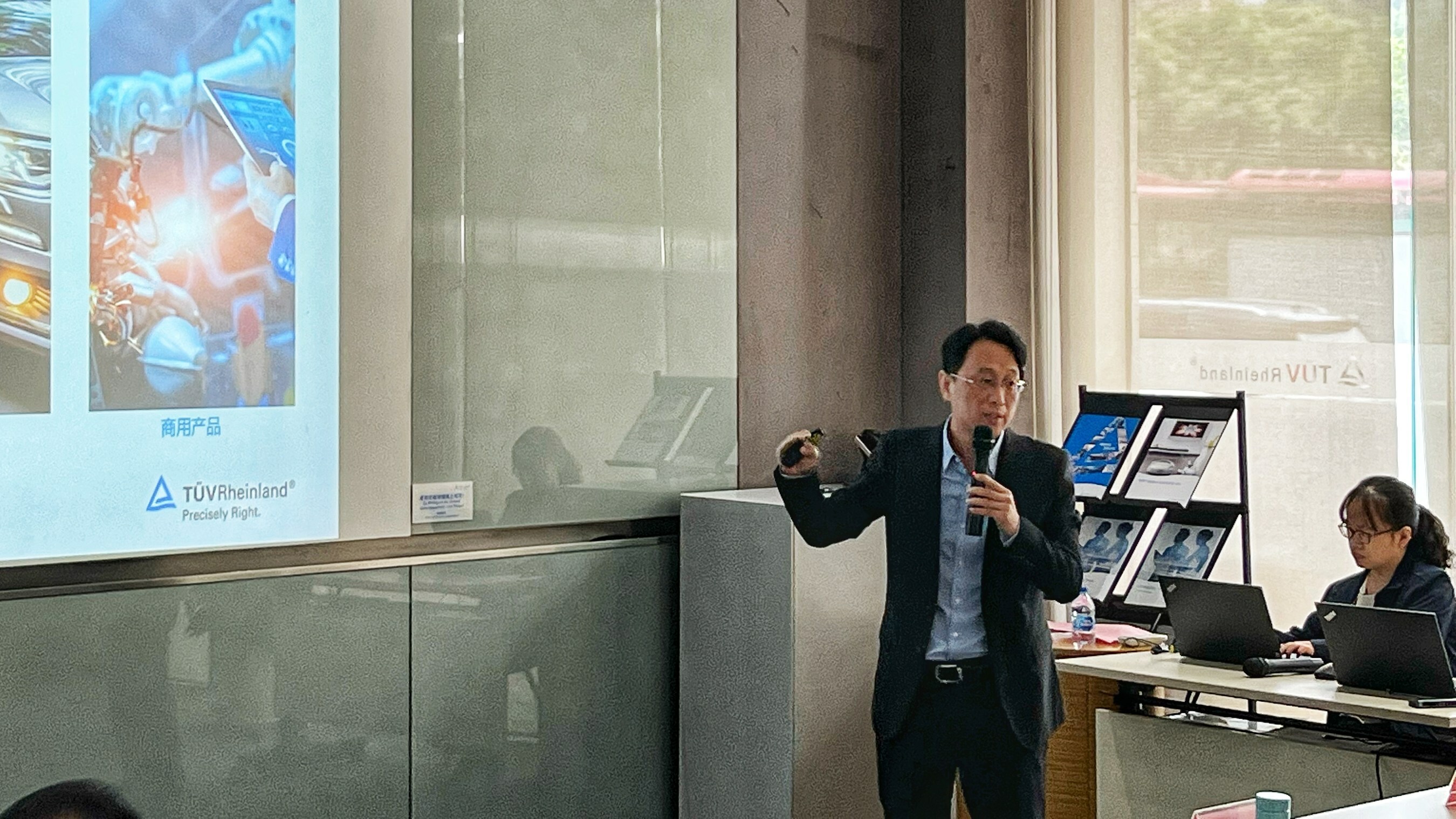 Unable to view the image, Please provide a valid URL.