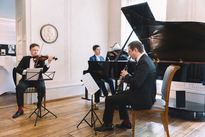 Unable to view the image, Please provide a valid URL.