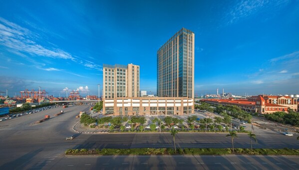 Unable to view the image, Please provide a valid URL.