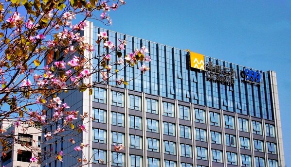 Unable to view the image, Please provide a valid URL.