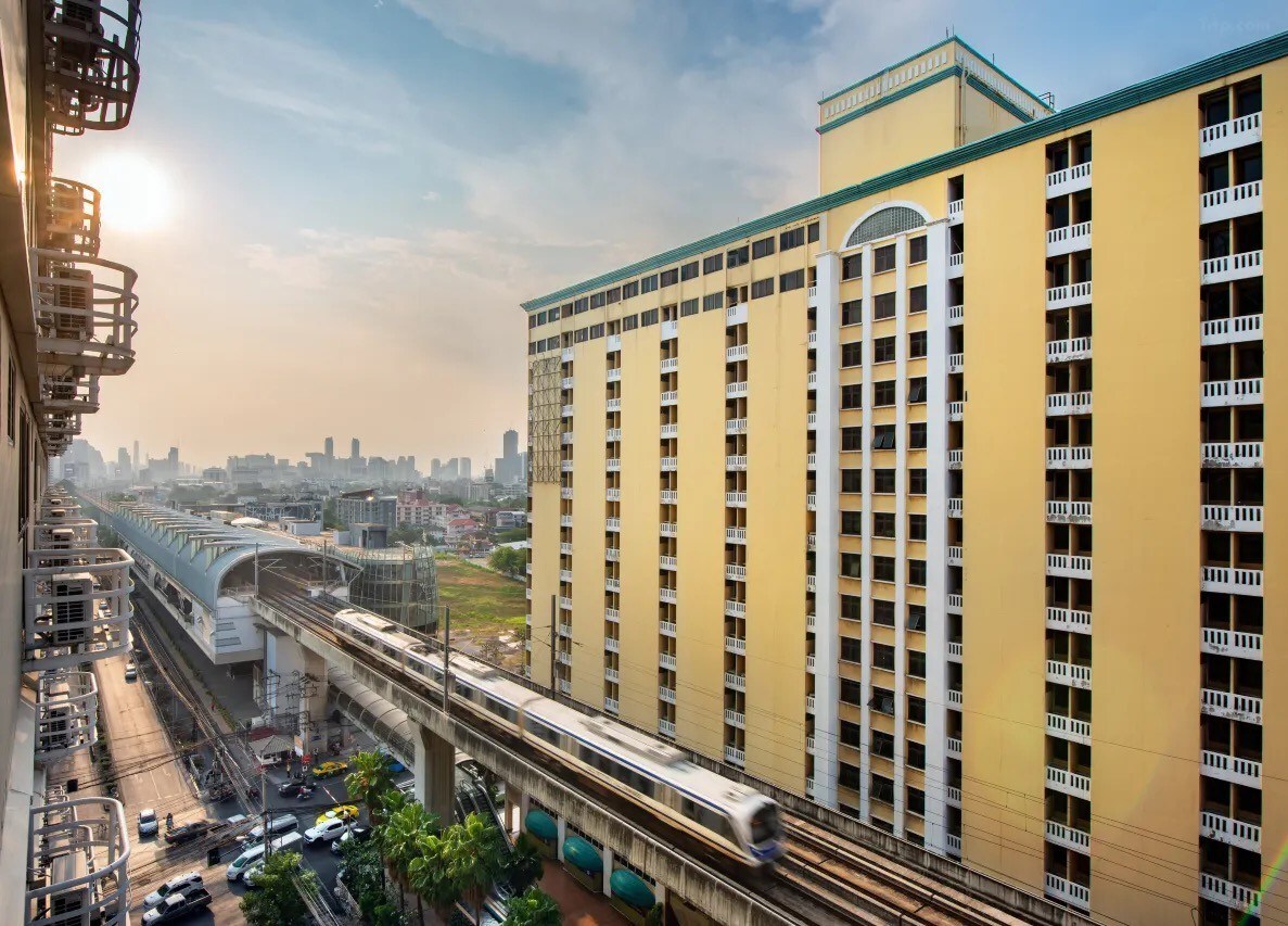 Unable to view the image, Please provide a valid URL.