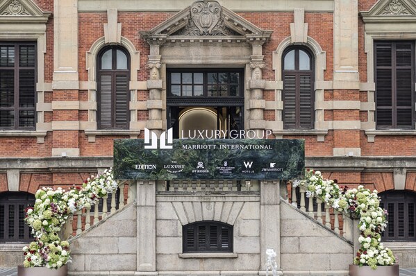 Unable to view the image, Please provide a valid URL.