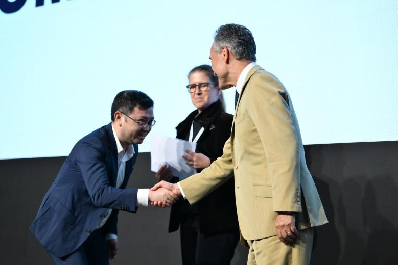 Unable to view the image, Please provide a valid URL.