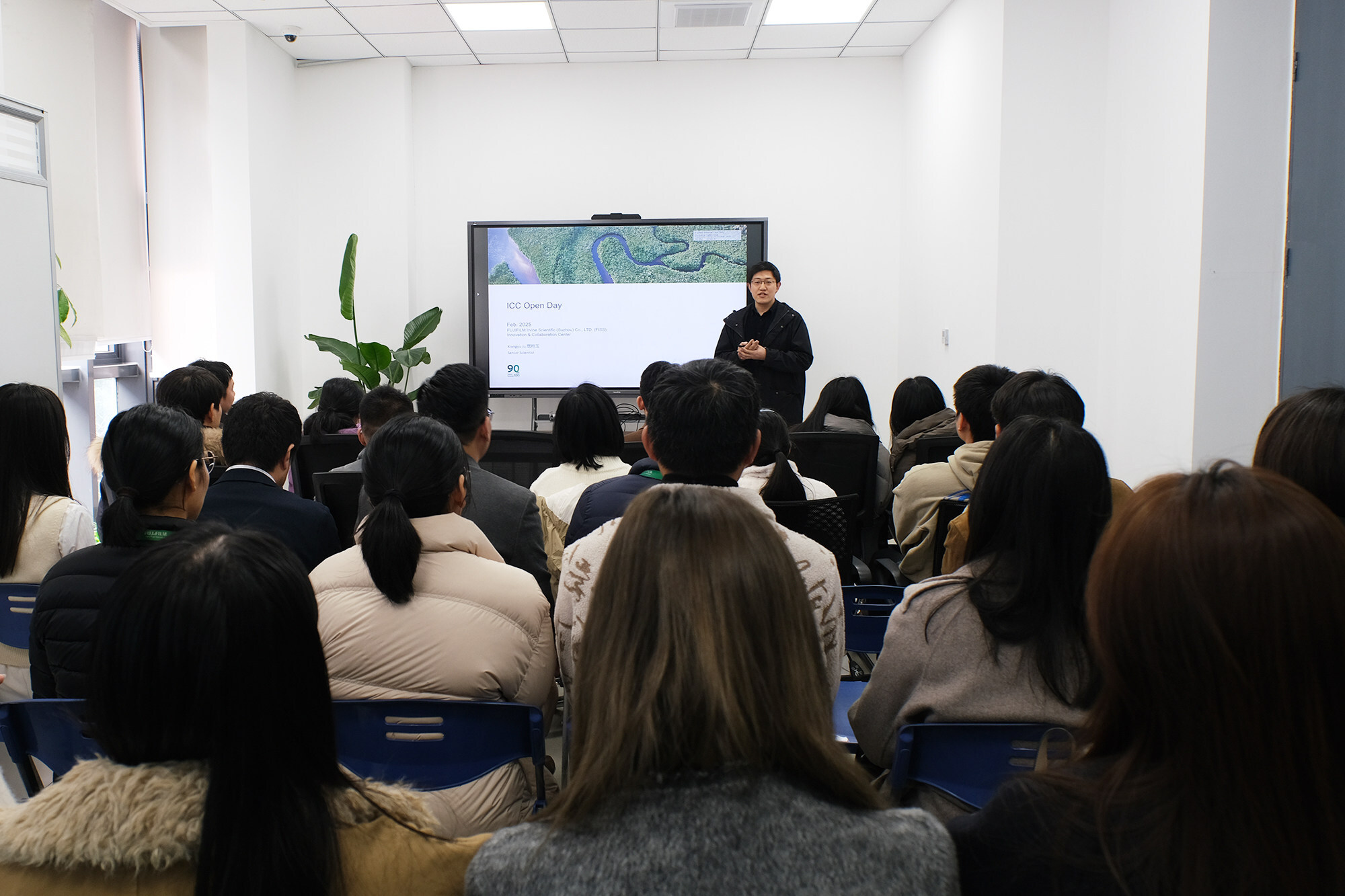 Unable to view the image, Please provide a valid URL.