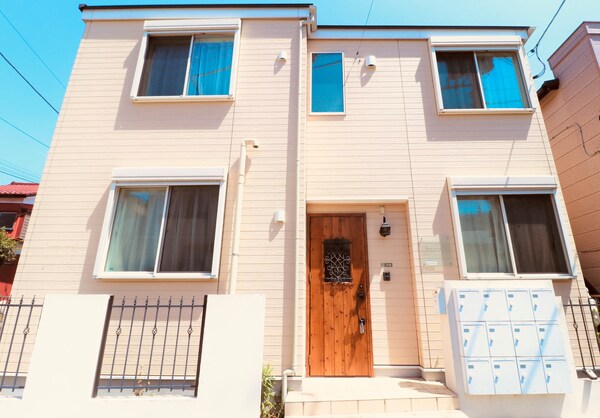 Unable to view the image, Please provide a valid URL.