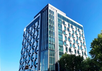 Unable to view the image, Please provide a valid URL.