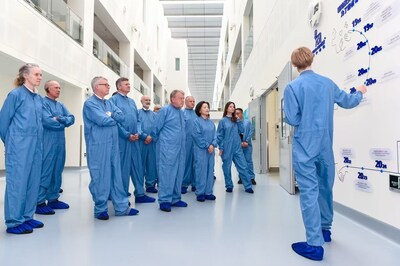 Unable to view the image, Please provide a valid URL.