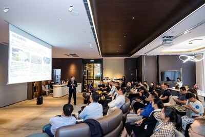 Unable to view the image, Please provide a valid URL.