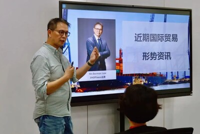 Unable to view the image, Please provide a valid URL.