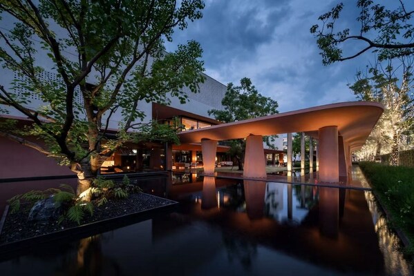 Unable to view the image, Please provide a valid URL.