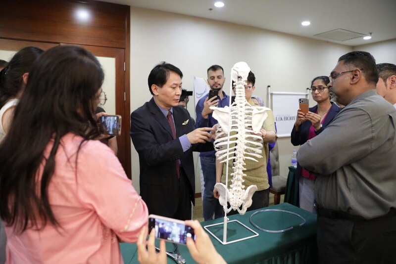 Unable to view the image, Please provide a valid URL.