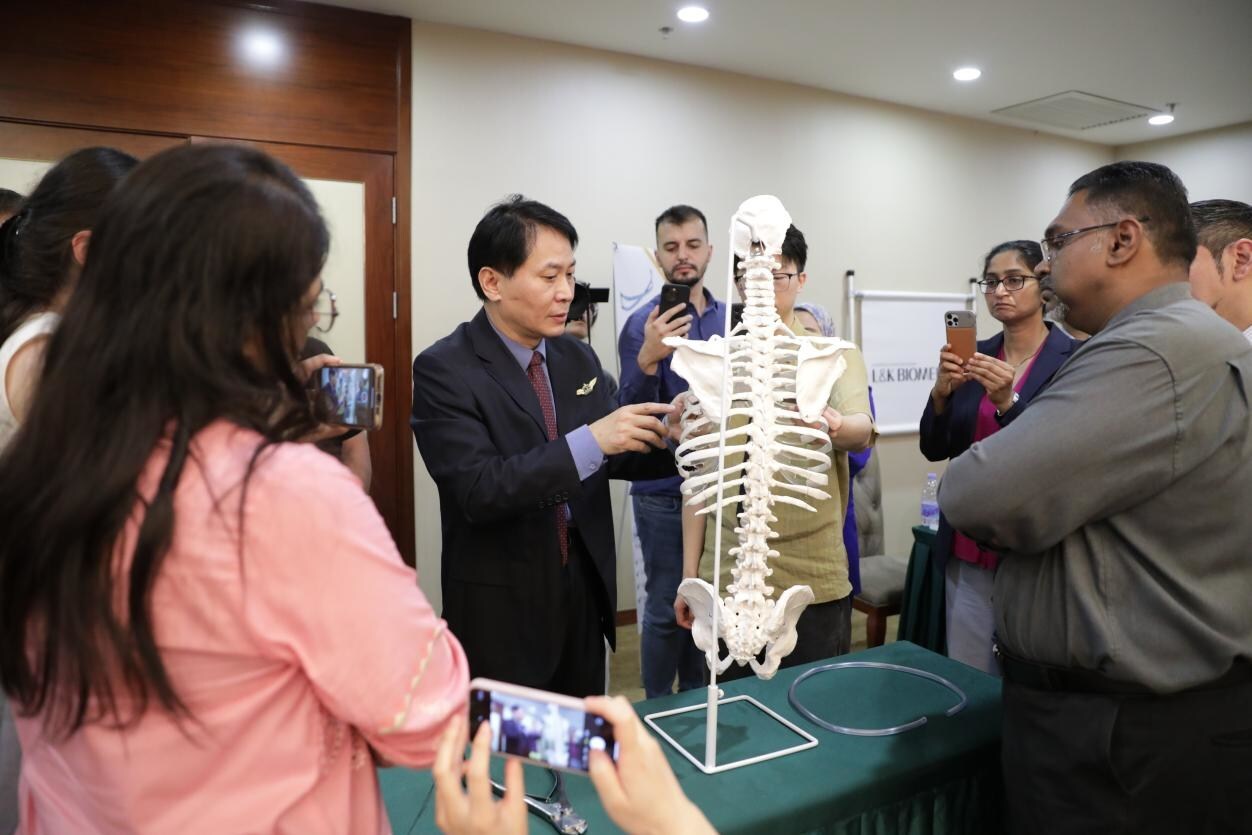 Unable to view the image, Please provide a valid URL.