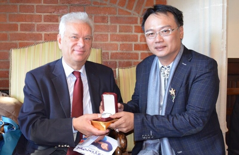 Unable to view the image, Please provide a valid URL.