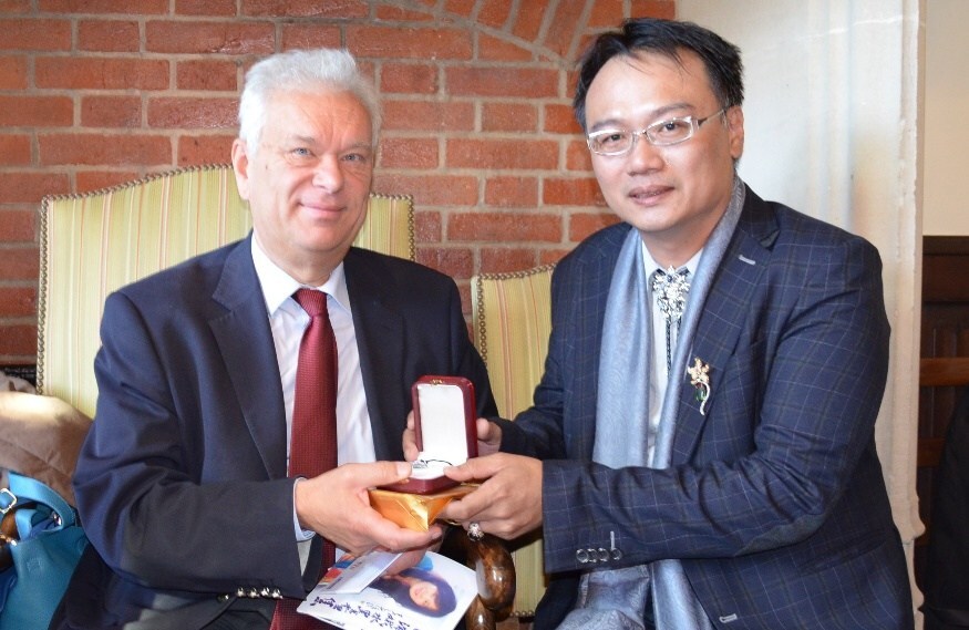 Unable to view the image, Please provide a valid URL.