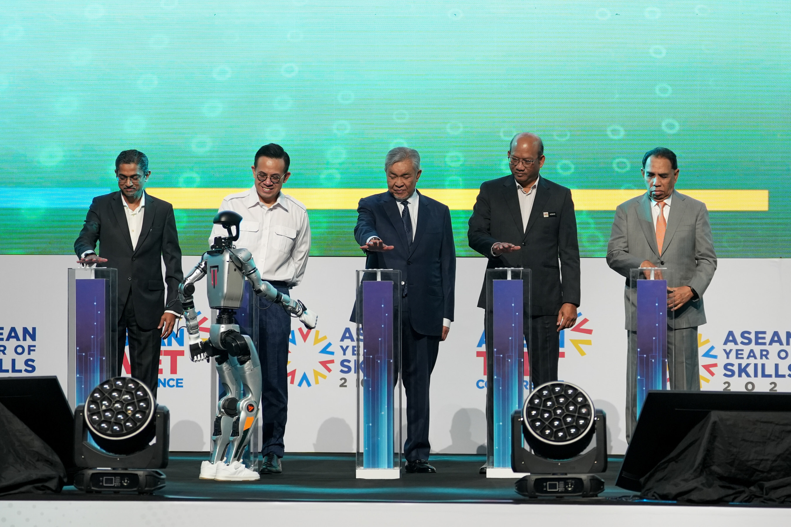 Unable to view the image, Please provide a valid URL.