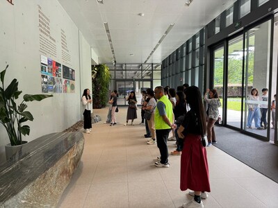 Unable to view the image, Please provide a valid URL.