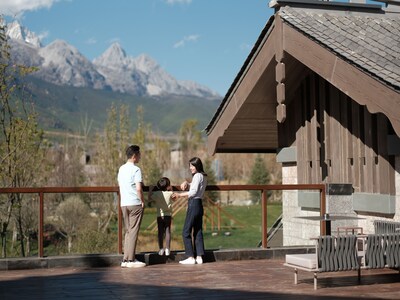 Unable to view the image, Please provide a valid URL.