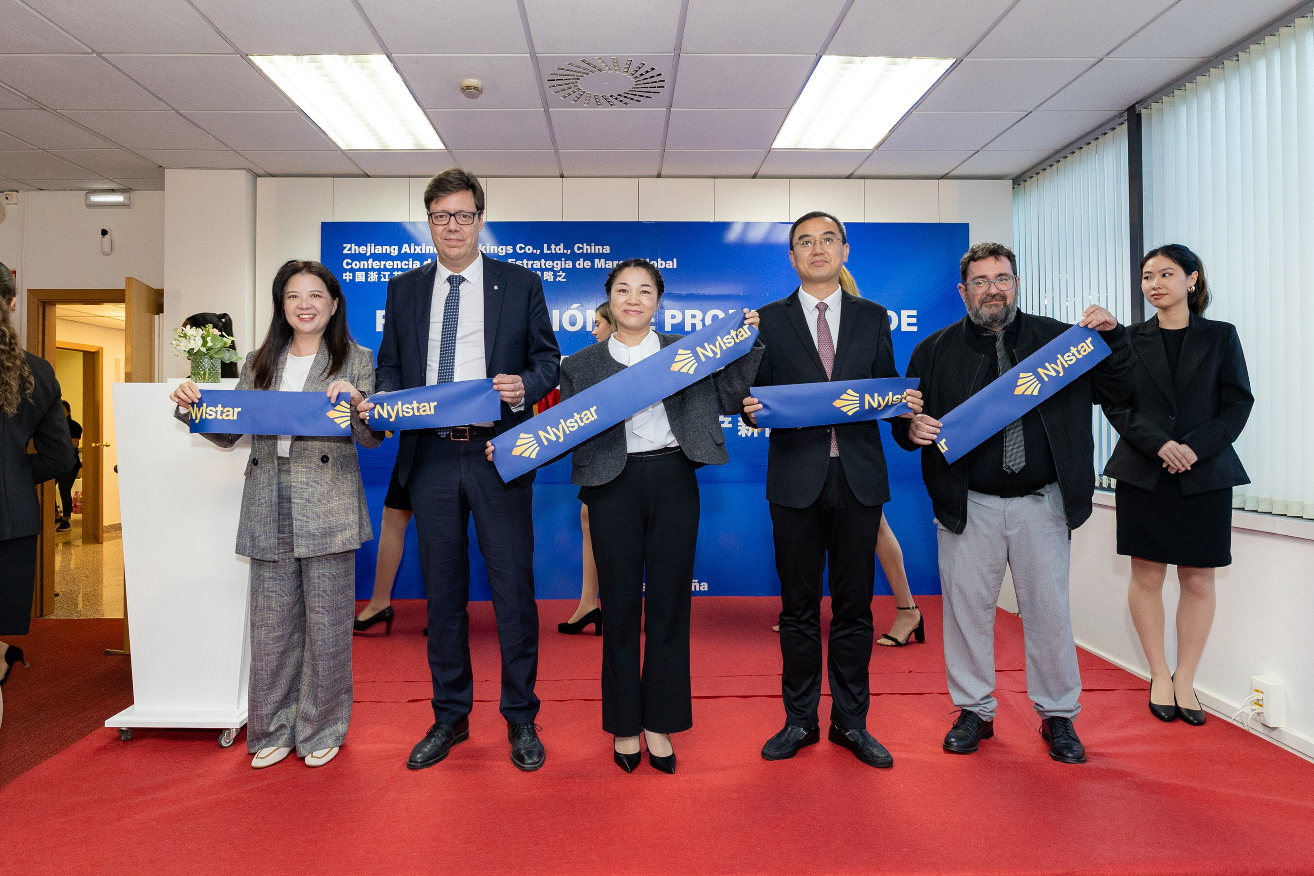 Unable to view the image, Please provide a valid URL.