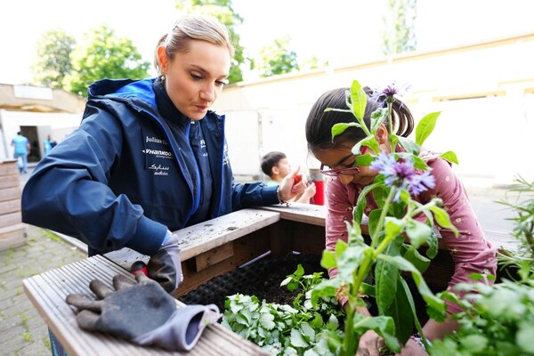 Unable to view the image, Please provide a valid URL.