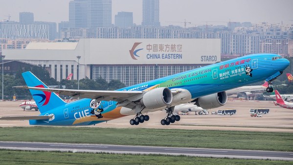 The world's first CIIE-themed airplane launched by CEA flew to Paris for its first overseas flight.