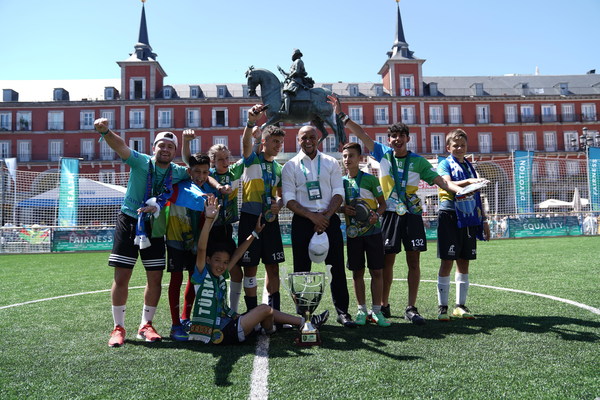 Roberto Carlos awards the winners of the Football for Friendship World Championship during the programme’s key events in Madrid