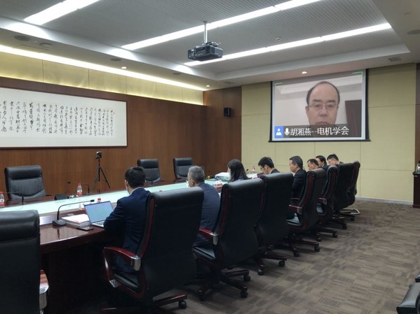 中国电机工程学会代表在各分会场宣读鉴定会评审规则、宣布鉴定成员名单