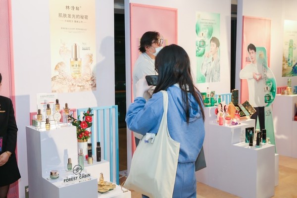 上海市经济引领性本土品牌新品集中发布周启动仪式现场照片