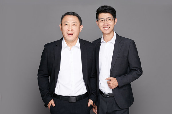 门墩儿CEO田森先生(左）与门墩儿副总裁张洋先生(右）