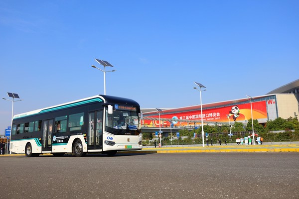 Sunwin 9-series bus is the designated shuttle for the security zone of the third CIIE (PRNewsfoto/)