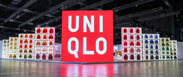 The world's largest Ultra Light Down hanging in mid-air at UNIQLO’s Museum of Tomorrow at CIIE