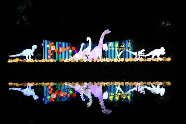 Lanterns with inspirations from dinosaurs, another symbol of Zigong