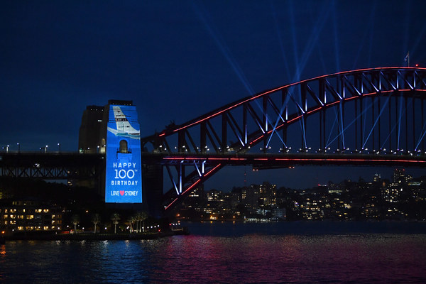 Sydney puts on a spectacular show to commemorate Qantas Airways’ Centenary by lighting up the Sydney Harbour Bridge as a birthday cake for a Qantas 787 to do a low level flyover to blow out the candles. The activation, executed by Destination NSW, was a tribute from Sydney, the city which has been home to Qantas for more than eight decades.