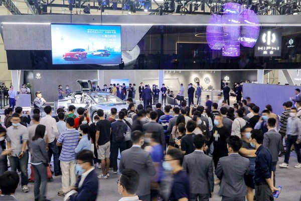 Human Horizons' Super SUV, HiPhi X, Wows Crowds at Guangzhou Auto Show