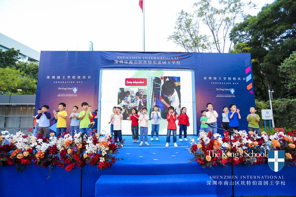 深圳国王学校校庆活动日上，K3年级的孩子演唱了一首《Best Day of My Life》，让现场的家长、老师们忍不住跟着一起拍动节奏。