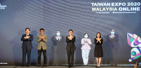 Taiwan Expo 2020 in Malaysia Online held its opening ceremony today (Nov 25). The expo was jointly kicked off with a unique virtual combination. Distinguished guests from Taiwan and Malaysia then joined in with the butterfly hand gesture to symbolise Taiwan. Following that, the VIPs proceeded with a virtual handshake to signal the building of strong ties and cooperation between both countries.