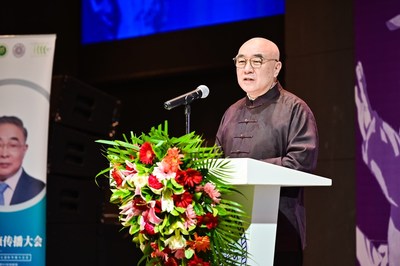 清华大学国际传播中心主任李希光为启动仪式致辞