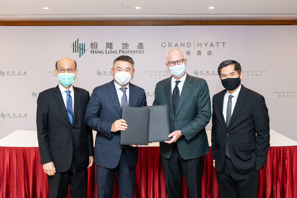 (From left to right) Mr. Norman Chan, Executive Director of Hang Lung Properties, Mr. Weber Lo, Chief Executive Officer of Hang Lung Properties, Mr. David Udell, Group President, Asia Pacific, Hyatt Hotels Corporation and Mr. Stephen Ho, President, Growth and Operations, Asia Pacific, Hyatt Hotels Corporation, at the contract signing ceremony to announce the opening of Grand Hyatt Kunming at Spring City 66 in Kunming in mid-2023.