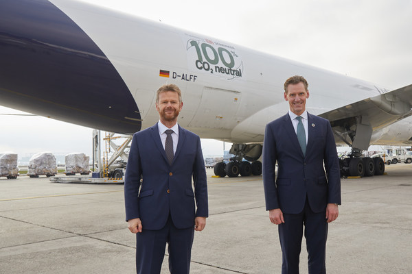 （左起）德国汉莎货运航空首席执行官Peter Gerber与德铁信可首席执行官Jochen Thewes