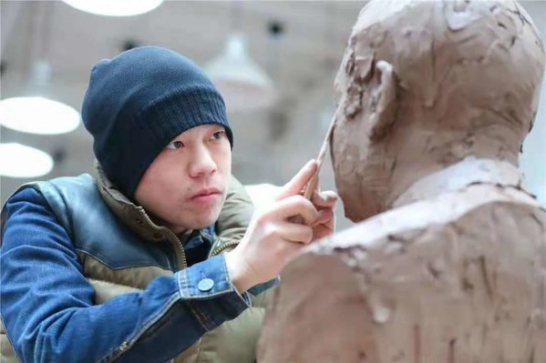 上海福寿园雕塑师王铮