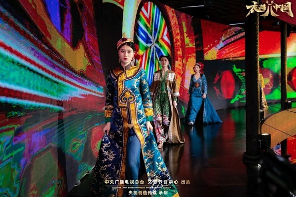 衣尚中国：民族服饰设计师与手艺人共同演绎民族服饰风尚