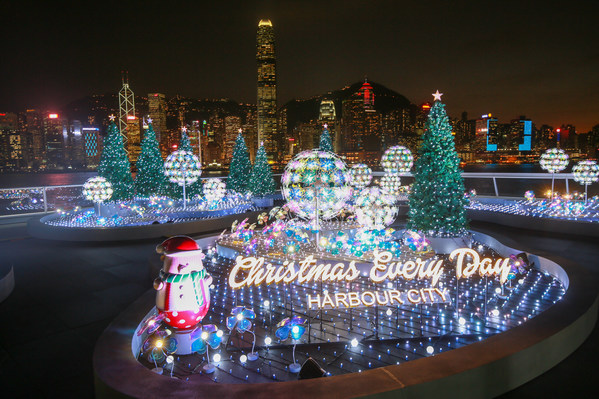 香港ハーバーシティーの「オーシャンターミナル・デッキ」が「クリスマス・ライティングガーデン」に変身