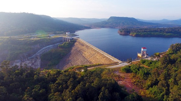 The Lower Stung Russei Chrum Hydropower Plant went into operation on December 28, 2013. With the highest installed capacity then in Cambodia, it was beautifully described as a “dazzling pearl along the ‘One Belt and One Road’”.