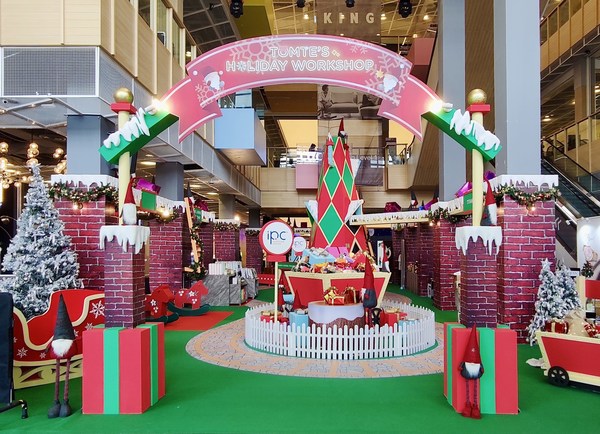 Tomte Bawa Keceriaan Krismas ke IPC Shopping Centre Selepas Terkandas di Malaysia