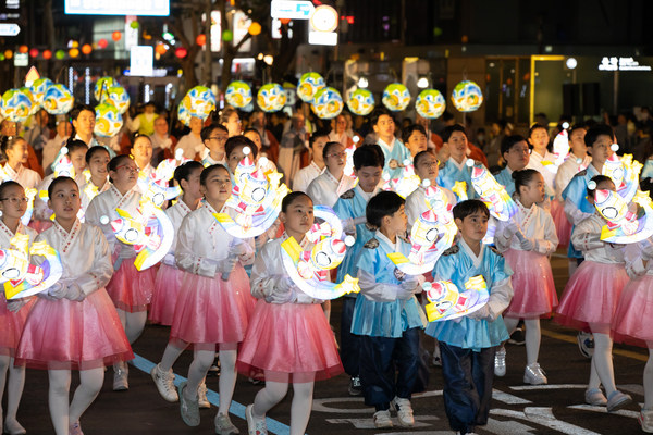 Children's Dance group Parade