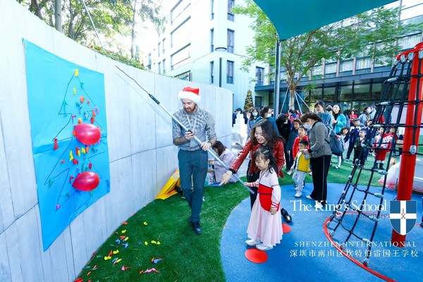 深圳南山国王学校2020冬日庆典- 每个班级的中英文班主任“各显神通”，让这个圣诞市集新鲜有趣，带孩子们了解原汁原味的圣诞习俗