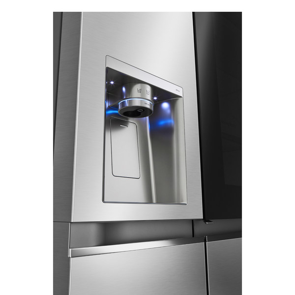 Water Dispenser with UVnano™ of Seamless InstaView® Door-in-Door® Refrigerator