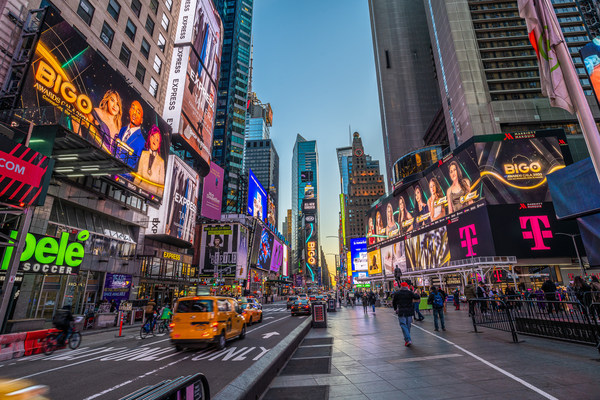 Papan Iklan Anugerah Gala 2021 BIGO di Times Square, New York